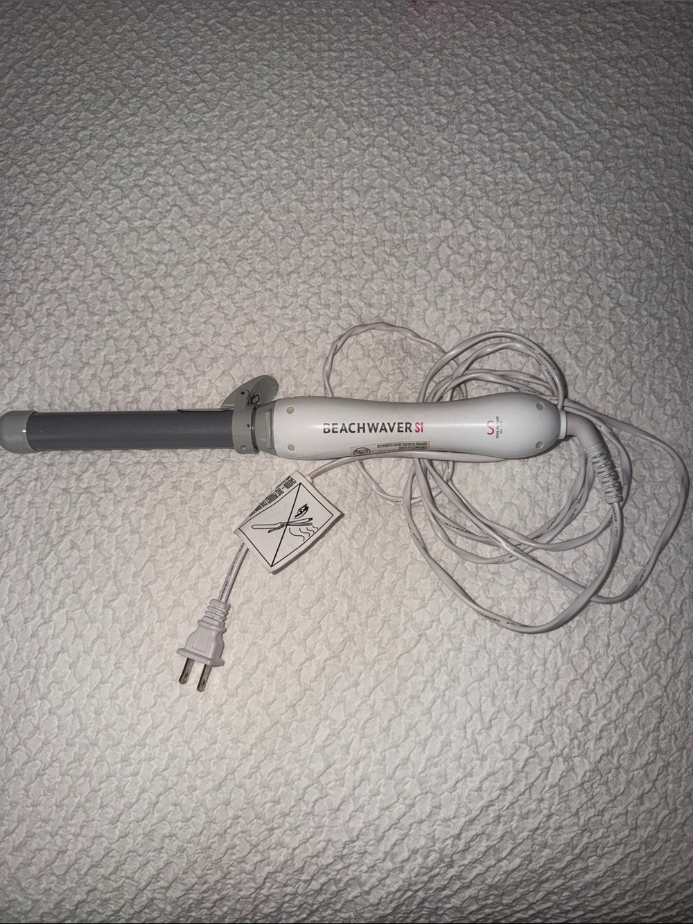 Beachwaver S1 Dual Voltage Rotating Curling Iron
1.25” barrel
